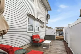 251 Arthur St, Freeport, NY 11520 - Photo 5