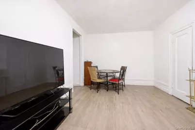 1974 Lafontaine Avenue #2E, Bronx, NY 10457 - Photo 5