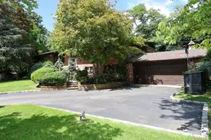 3 MacKay Dr, Hauppauge, NY 11788 - Photo 3