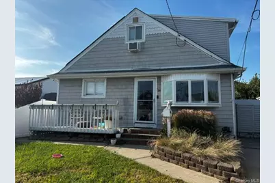 14 E Seacrest Avenue, Lindenhurst, NY 11757 - Photo 1
