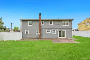 226 Princess St, Hicksville, NY 11801 - Photo 3
