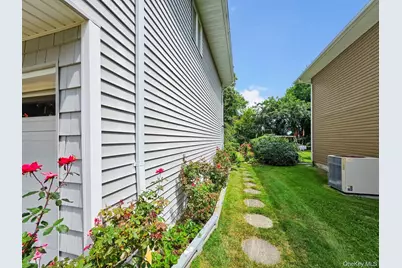 1727 Roberta Lane, Merrick, NY 11566 - Photo 5