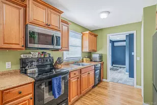 40 Avenue A, Holbrook, NY 11741 - Photo 9