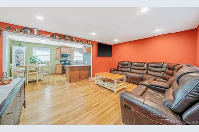 40 Avenue A, Holbrook, NY 11741 - Photo 5
