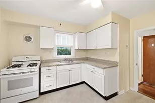 19 Sunset Ave, Glen Cove, NY 11542 - Photo 11