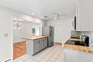 25 Harvey Ln, Ronkonkoma, NY 11779 - Photo 9