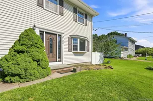 25 Harvey Ln, Ronkonkoma, NY 11779 - Photo 5