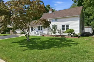 136 Tardy Ln S, Wantagh, NY 11793 - Photo 3
