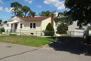 272 12th Ave, West Babylon, NY 11704 - Photo 3