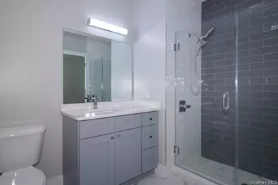 94302 Circle Drive #94-302, Central Islip, NY 11722 - Photo 13