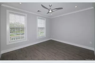 94302 Circle Drive #94-302, Central Islip, NY 11722 - Photo 9