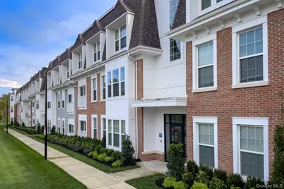 94302 Circle Drive #94-302, Central Islip, NY 11722 - Photo 3