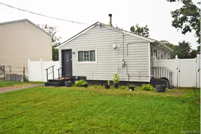 35 S 20th Street, Wyandanch, NY 11798 - Photo 13