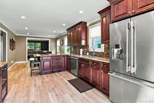 8 Marlan Ct, Smithtown, NY 11787 - Photo 21