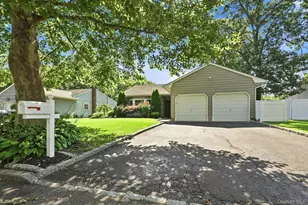 8 Marlan Ct, Smithtown, NY 11787 - Photo 3