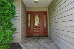 8 Marlan Ct, Smithtown, NY 11787 - Photo 5