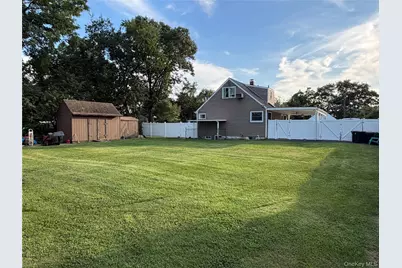 7 Crystal Lane, Brentwood, NY 11717 - Photo 5