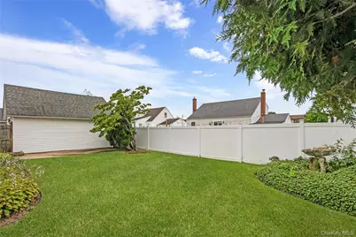 94 Fallwood Parkway, Farmingdale, NY 11735 - Photo 7
