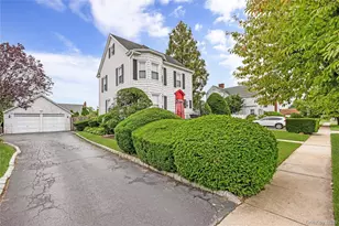 94 Fallwood Pkwy, Farmingdale, NY 11735 - Photo 3