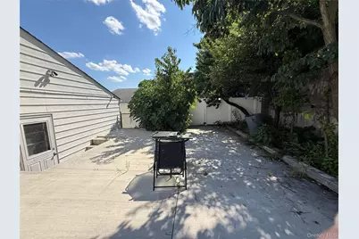 85 Halley Street N #3 (top), Yonkers, NY 10704 - Photo 15