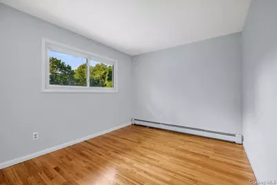 49 Neulist Avenue #2nd Fl, Port Washington, NY 11050 - Photo 3