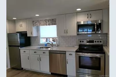 123 Joni Drive, West Sayville, NY 11796 - Photo 3