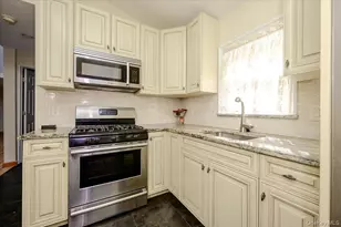 9 Magnolia Pl, Bronx, NY 10465 - Photo 9