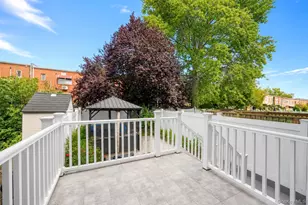 63-39 77th Pl, Middle Village, NY 11379 - Photo 19