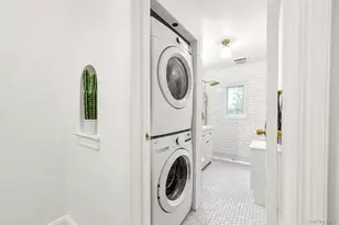 63-39 77th Pl, Middle Village, NY 11379 - Photo 9