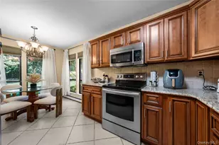 4 Lyndon Ct, Bohemia, NY 11716 - Photo 7