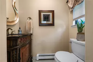 4 Lyndon Ct, Bohemia, NY 11716 - Photo 9