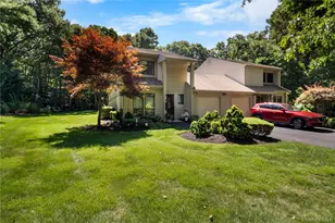 4 Lyndon Ct, Bohemia, NY 11716 - Photo 3