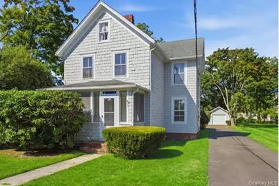 36 Railroad Ave., Center Moriches, NY 11934 - Photo 3