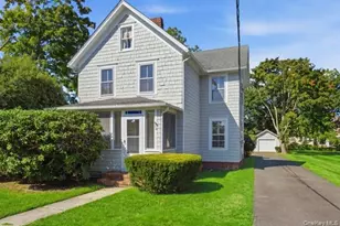 36 Railroad Ave, Center Moriches, NY 11934 - Photo 3