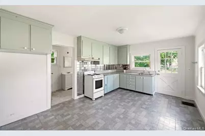 36 Railroad Ave., Center Moriches, NY 11934 - Photo 17