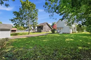 36 Railroad Ave, Center Moriches, NY 11934 - Photo 33