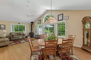 127 Farm House Ct, Manorville, NY 11949 - Photo 7