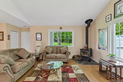 127 Farm House Court, Manorville, NY 11949 - Photo 5
