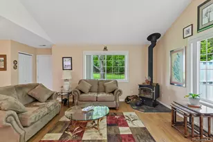 127 Farm House Ct, Manorville, NY 11949 - Photo 5