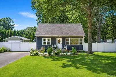 51 Roberts Road W, Shirley, NY 11967 - Photo 3