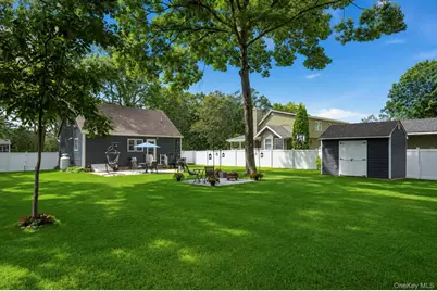 51 Roberts Road W, Shirley, NY 11967 - Photo 5