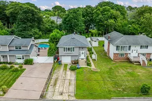 73 Cherokee Ave, West Islip, NY 11795 - Photo 21
