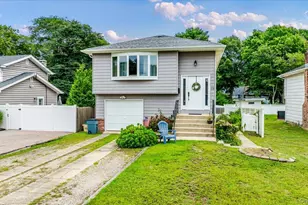 73 Cherokee Ave, West Islip, NY 11795 - Photo 3