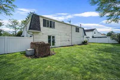 22 Meyer Lane, Medford, NY 11763 - Photo 9