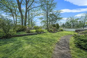 22 Meyer Ln, Medford, NY 11763 - Photo 5