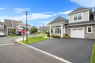348 Alysweep Ln, Yaphank, NY 11980 - Photo 27