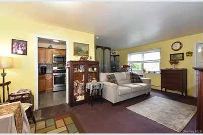 11 Glen Hollow Drive #D-64, Holtsville, NY 11742 - Photo 5