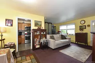 11 Glen Hollow Dr, Holtsville, NY 11742 - Photo 5