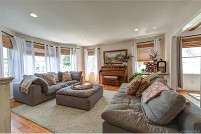 406 Vanderbilt Boulevard, Oakdale, NY 11769 - Photo 3