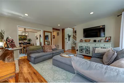 406 Vanderbilt Boulevard, Oakdale, NY 11769 - Photo 5